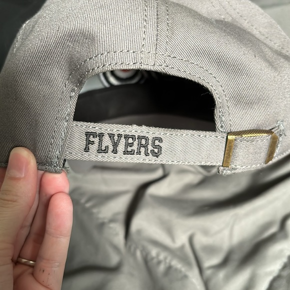 NHL Flyers Hat - Picture 3 of 5